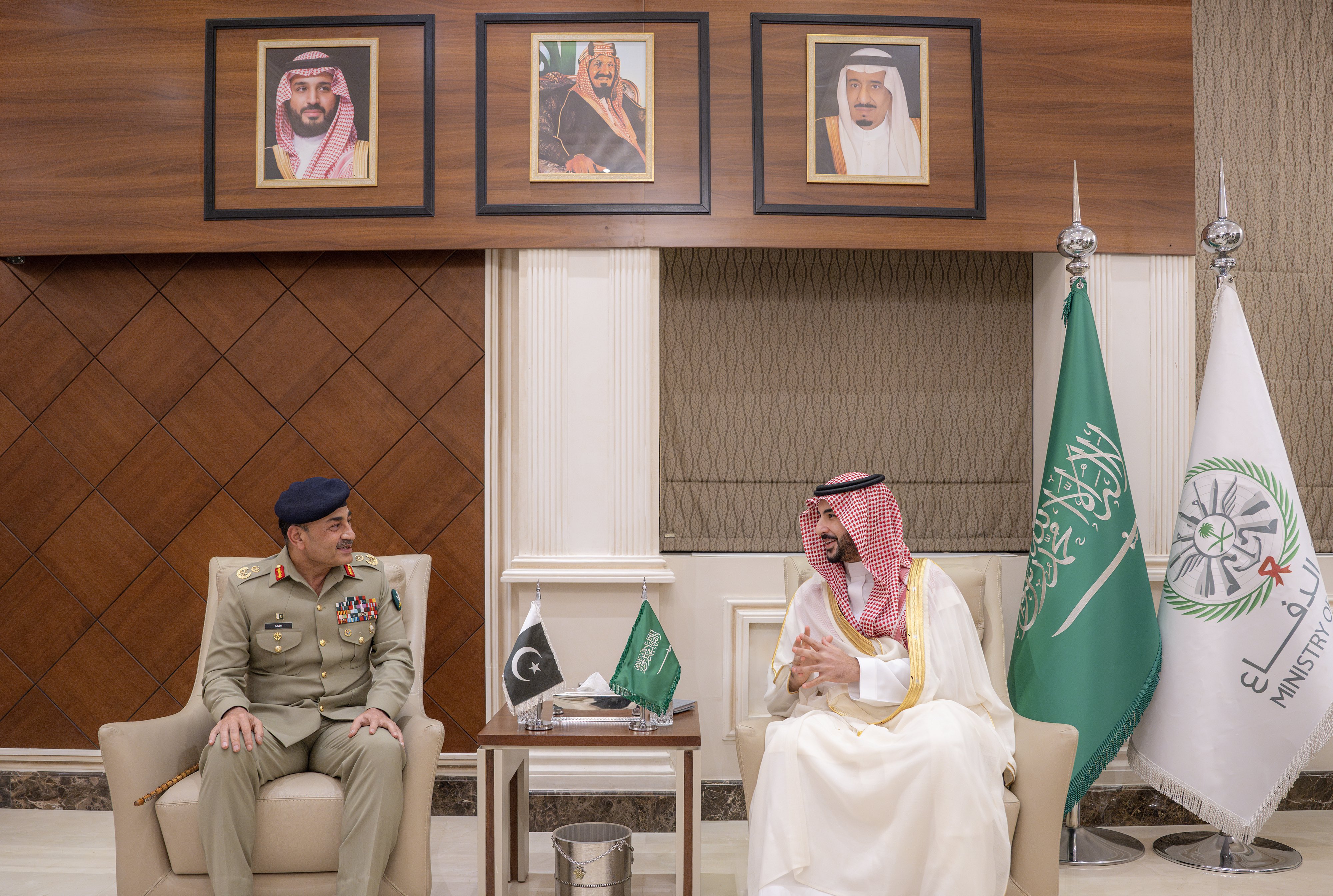 Saudi, Pakistan defense chiefs discuss ‘measures needed to halt’ Iranian attacks on Kingdom