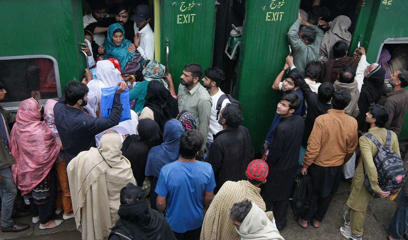 Passengers board carriages as they head back to their hometowns, ahead of Eid al-Fitr celebrations, at a railway station in Lahore, Pakistan March 18, 2026. (AFP)