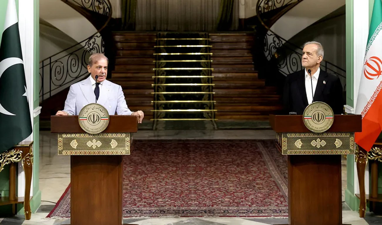 Iranian President Masoud Pezeshkian and Pakistan's Prime Minister Shehbaz Sharif attend a joint press conference in Tehran, Iran, May 26, 2025. (Reuters/File)