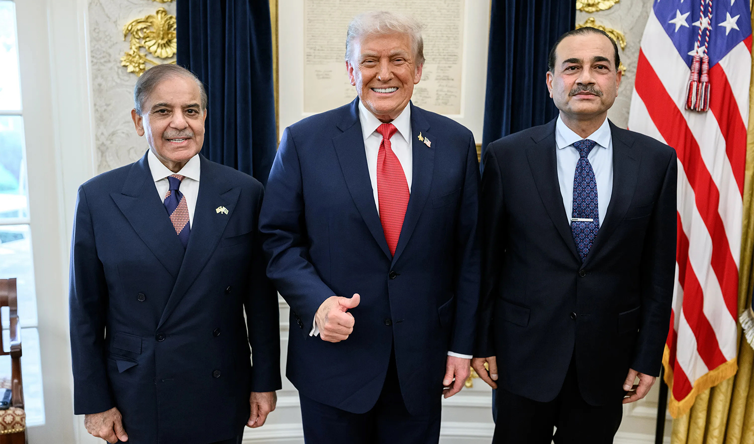 Pakistan PM Shehabz Sharif (left), US President Donald Trump (center) and Pakistani army chief Field Marshal Asim Munir pose for a picture during a meeting at The White House on September 26, 2025. (The White House/File)