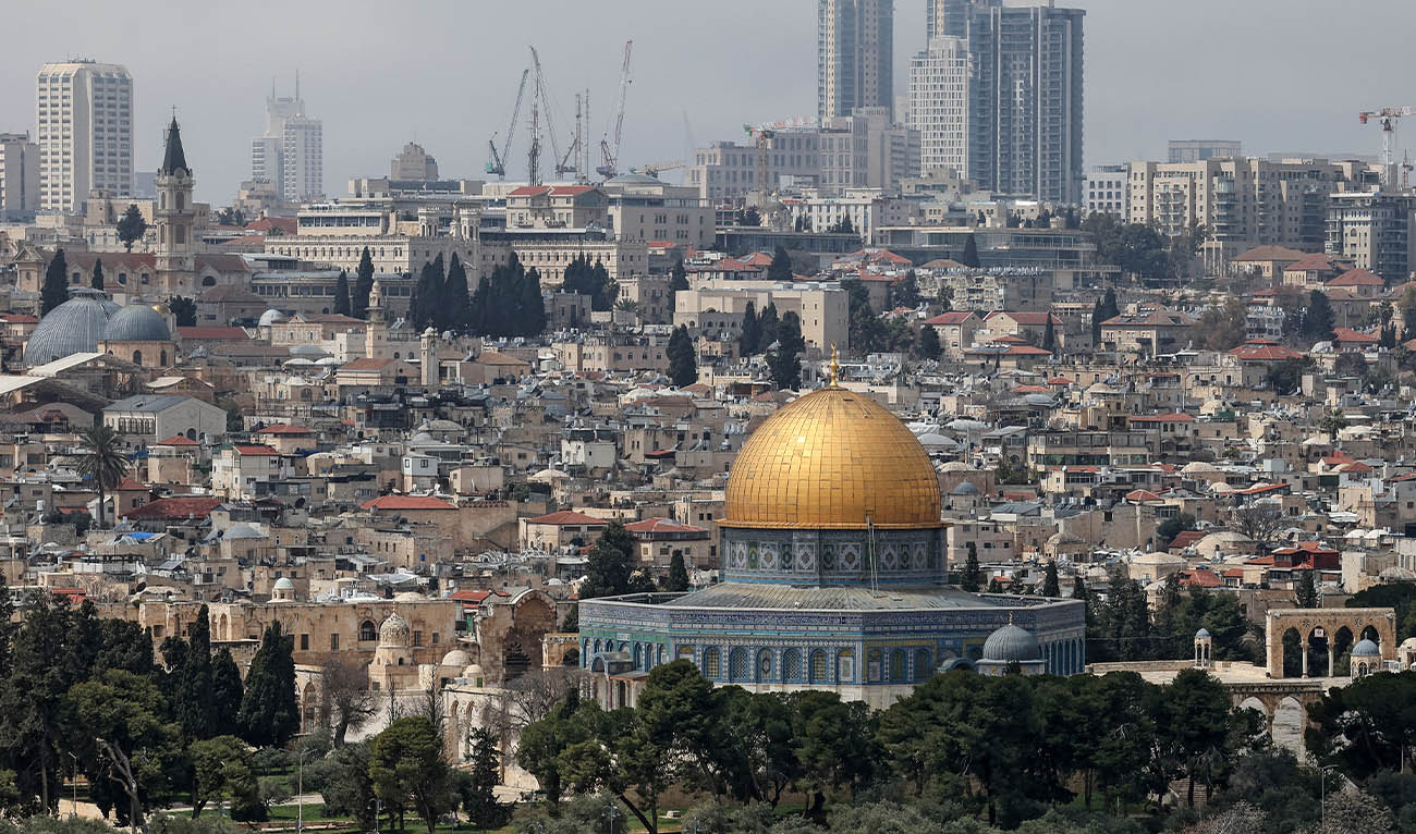 This picture shows a view of Jerusalem with an empty Al-Aqsa Mosque compound and its Dome of the Rock on March 27, 2026, as the revered holy site has remained closed since the US-Israel war with Iran began on February 28. (AFP)