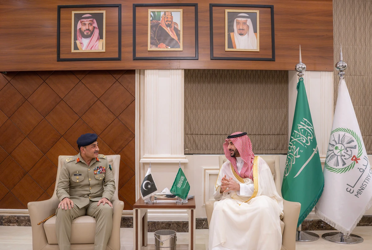 Saudi, Pakistan defense chiefs discuss ‘measures needed to halt’ Iranian attacks on Kingdom