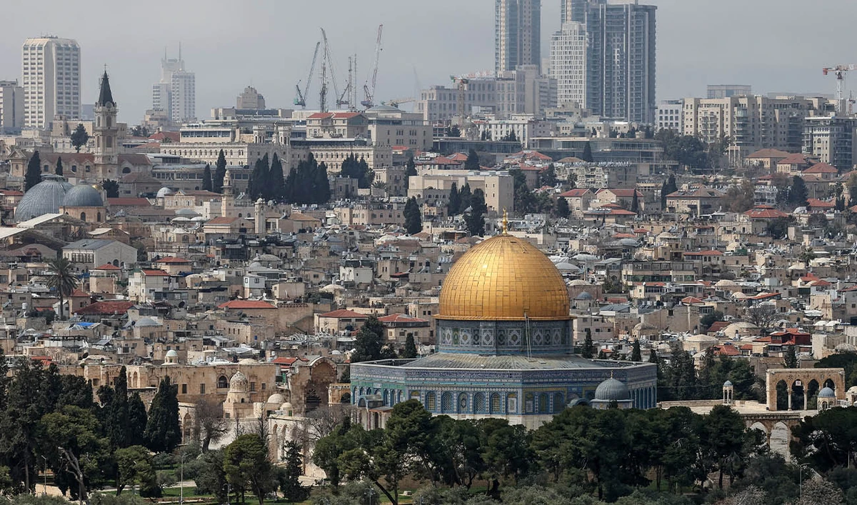 This picture shows a view of Jerusalem with an empty Al-Aqsa Mosque compound and its Dome of the Rock on March 27, 2026, as the revered holy site has remained closed since the US-Israel war with Iran began on February 28. (AFP)