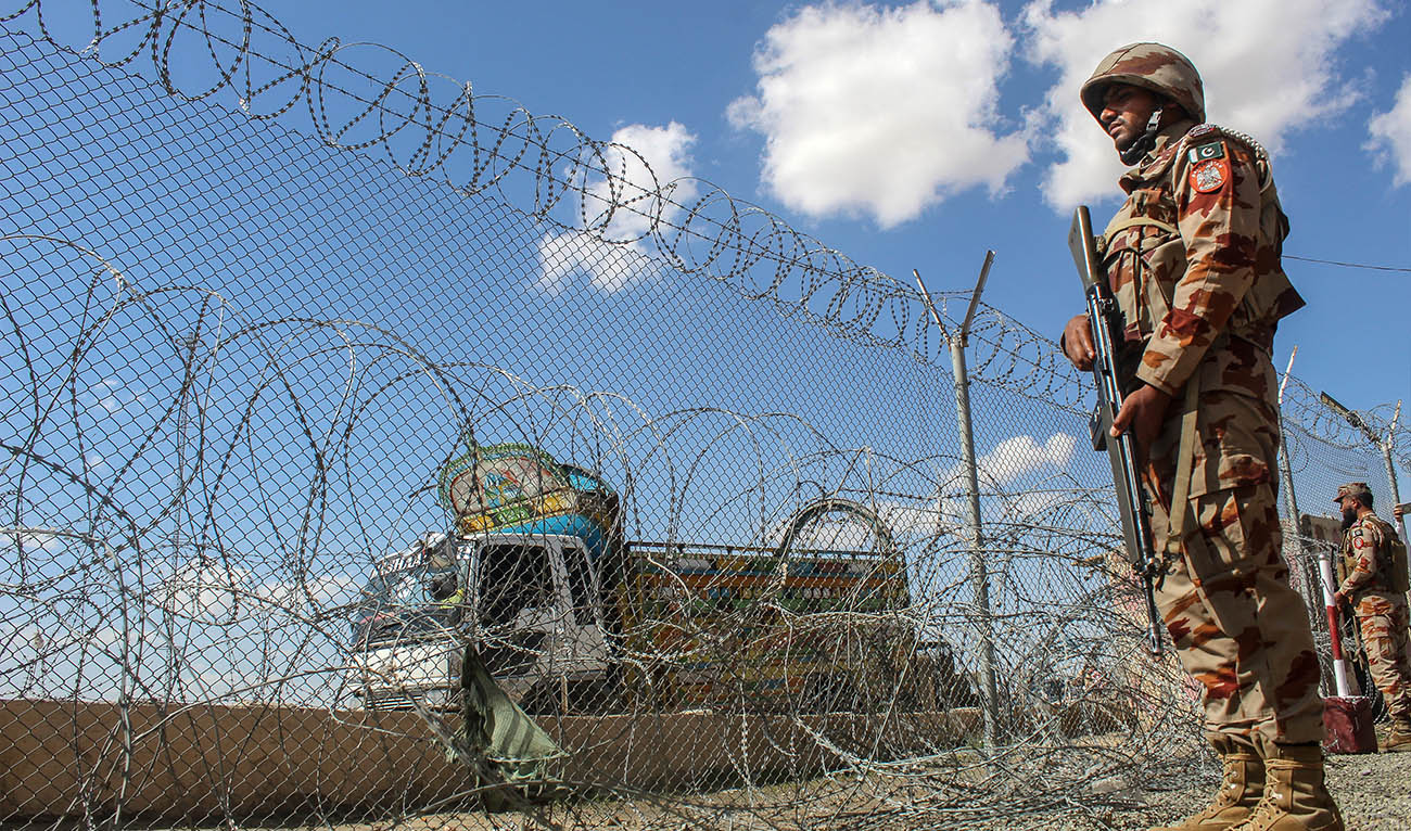 Pakistani soldiers keep watch at the Pakistan-Afghanistan border in Chaman, Balochistan province on March 19, 2026. (AFP/ file)