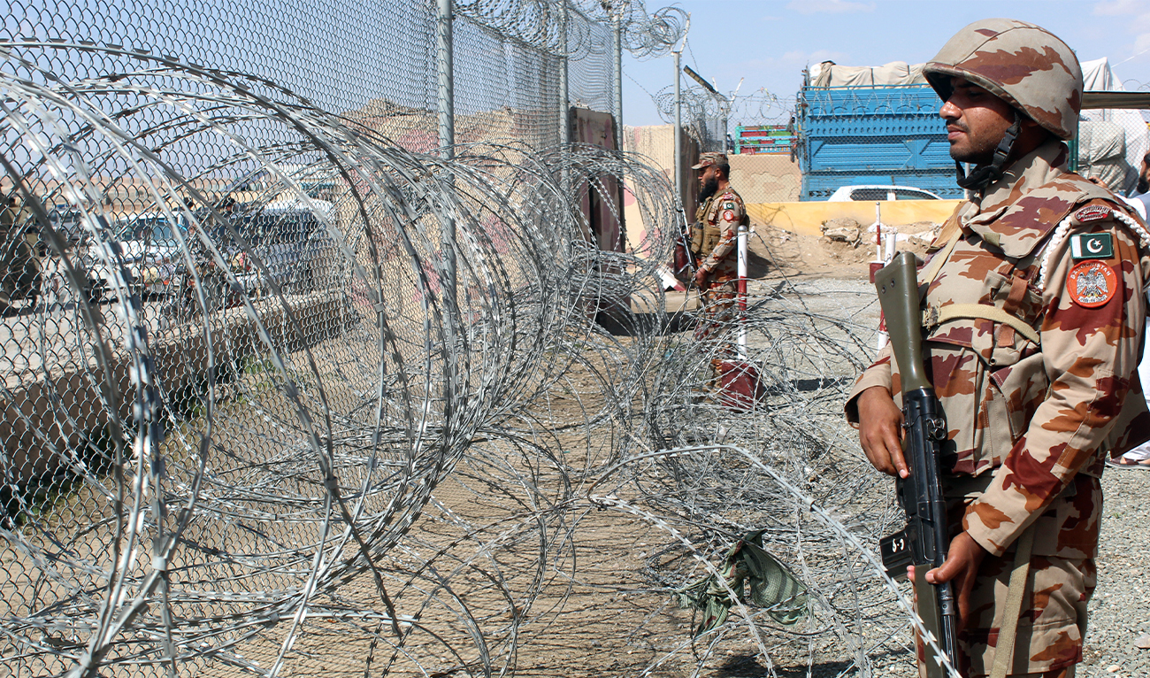 Pakistani soldiers keep watch at the Pakistan-Afghanistan border in Chaman, Balochistan province, on March 19, 2026. (AFP/File)