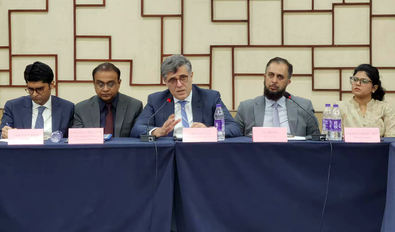 Pakistan’s Ambassador to China, Khalil Hashmi (center), speaks at a round table conference in Ningbo, China, on April 14, 2026. (Pakistan Embassy in China)