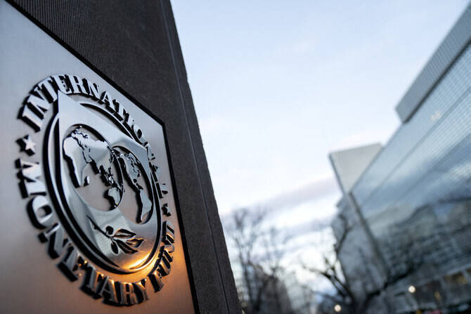The seal for the International Monetary Fund is seen near the World Bank headquarters (R) in Washington, DC. (AFP/ file)