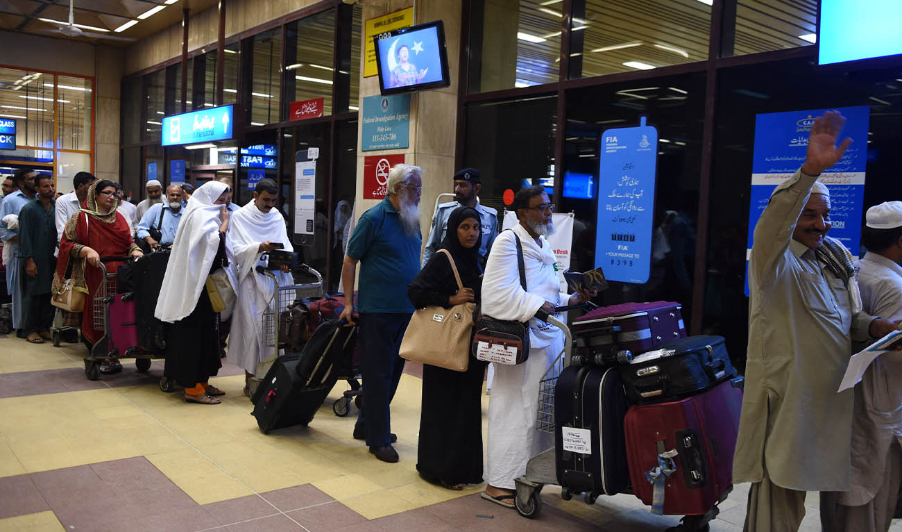 Pakistani hajj pilgrims queue to check-in at an airport terminal for the first hajj flight to Saudi Arabia, in Karachi on late August 15, 2015. (AFP/ file)