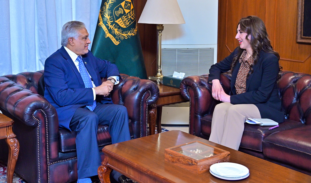 Deputy Prime Minister and Foreign Minister Ishaq Dar meets US Chargé d’Affaires Natalie A. Baker (right) in Islamabad, Pakistan, on April 21, 2026. (MOFA)