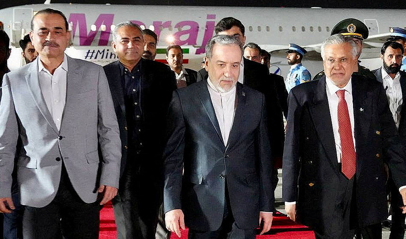 Pakistan's Foreign Minister Mohammad Ishaq Dar and Army Chief, Field Marshal Asim Munir welcome Iranian Foreign Minister Abbas Araqchi upon his arrival, in Rawalpindi, Pakistan, released April 25, 2026. (Reuters/File)