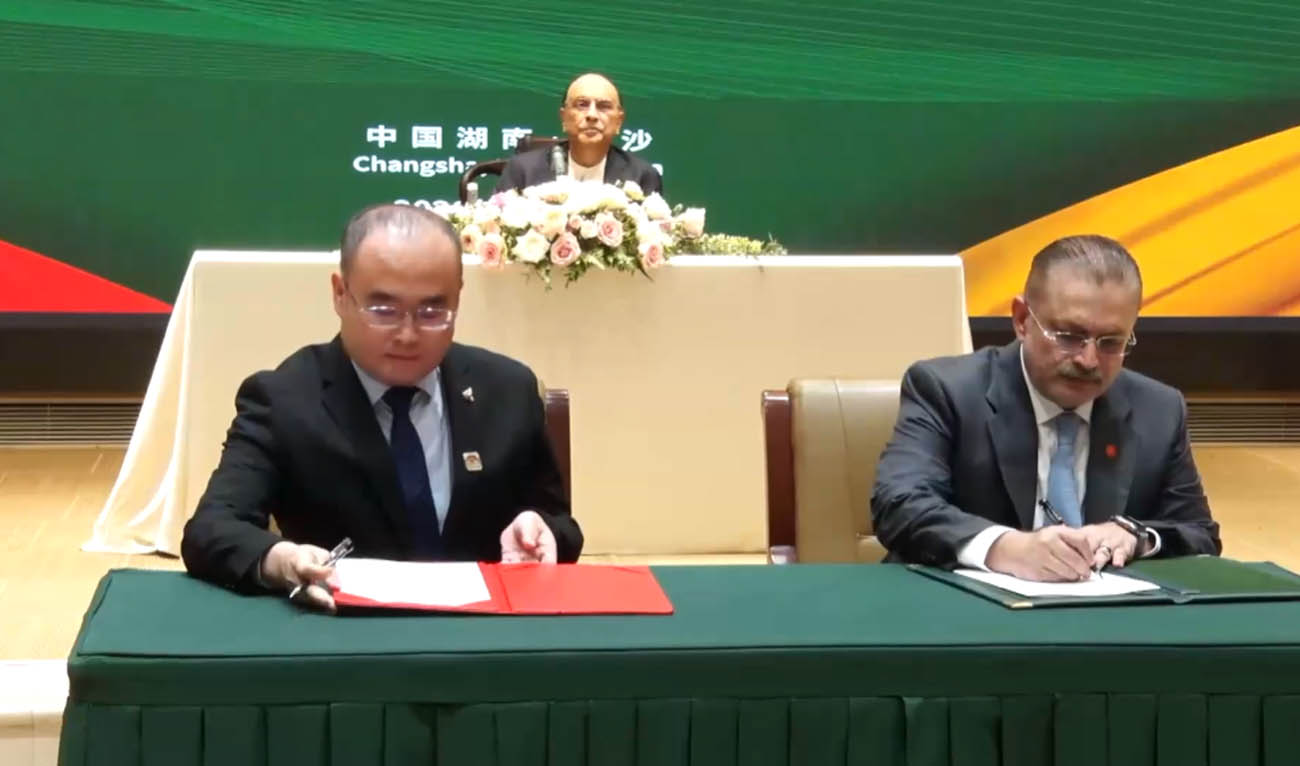 President Asif Ali Zardari oversees the signing of MoUs between Chinese companies and the Sindh government in Beijing, China, on April 27, 2026. (GoP)