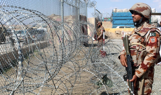 Pakistani soldiers keep watch at the Pakistan-Afghanistan border in Chaman, Balochistan province, on March 19, 2026. (AFP/File)