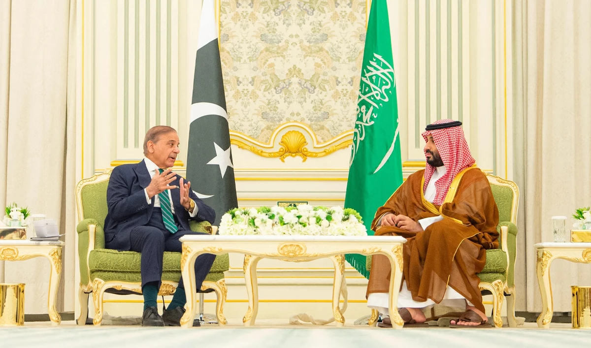 A handout picture provided by the Saudi Press Agency (SPA) on September 17, 2025, shows Saudi Arabia’s Crown Prince Mohammed bin Salman meeting with Pakistan’s Prime Minister Shehbaz Sharif (left) in Riyadh. (SPA/File)
