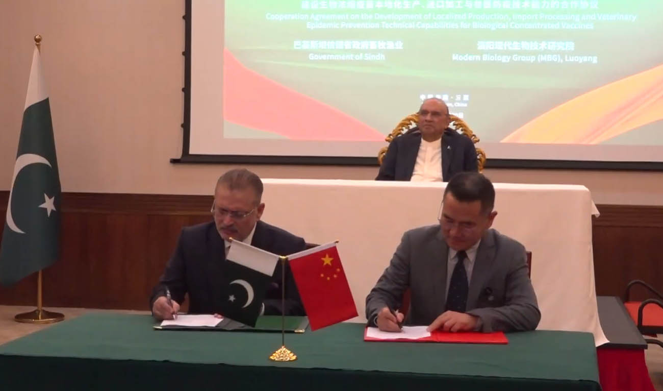 President Asif Ali Zardari witnesses the signing of a joint venture agreement and MoUs in China on May 1, 2026. (@PresofPakistan)