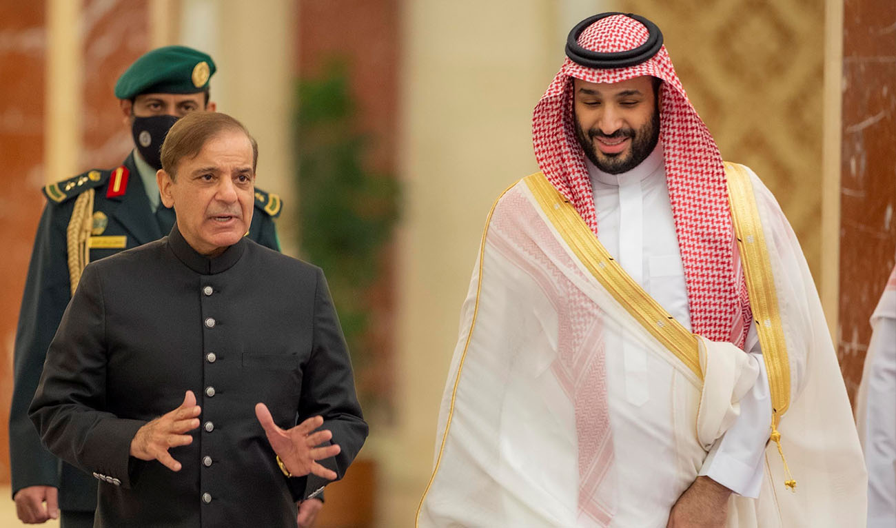 Saudi Crown Prince Mohammed bin Salman meets Pakistan's Prime Minister Shehbaz Sharif upon his arrival in Jeddah, Saudi Arabia, April 29, 2022. (Reuters/File)