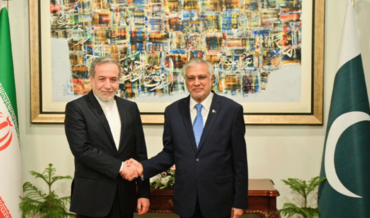 Pakistan’s Foreign Minister, Ishaq Dar (right), shakes hands with Iranian counterpart, Seyed Abbas Araghchi in Islamabad, Pakistan, on May 5, 2025. (@ForeignOfficePk/X/File)