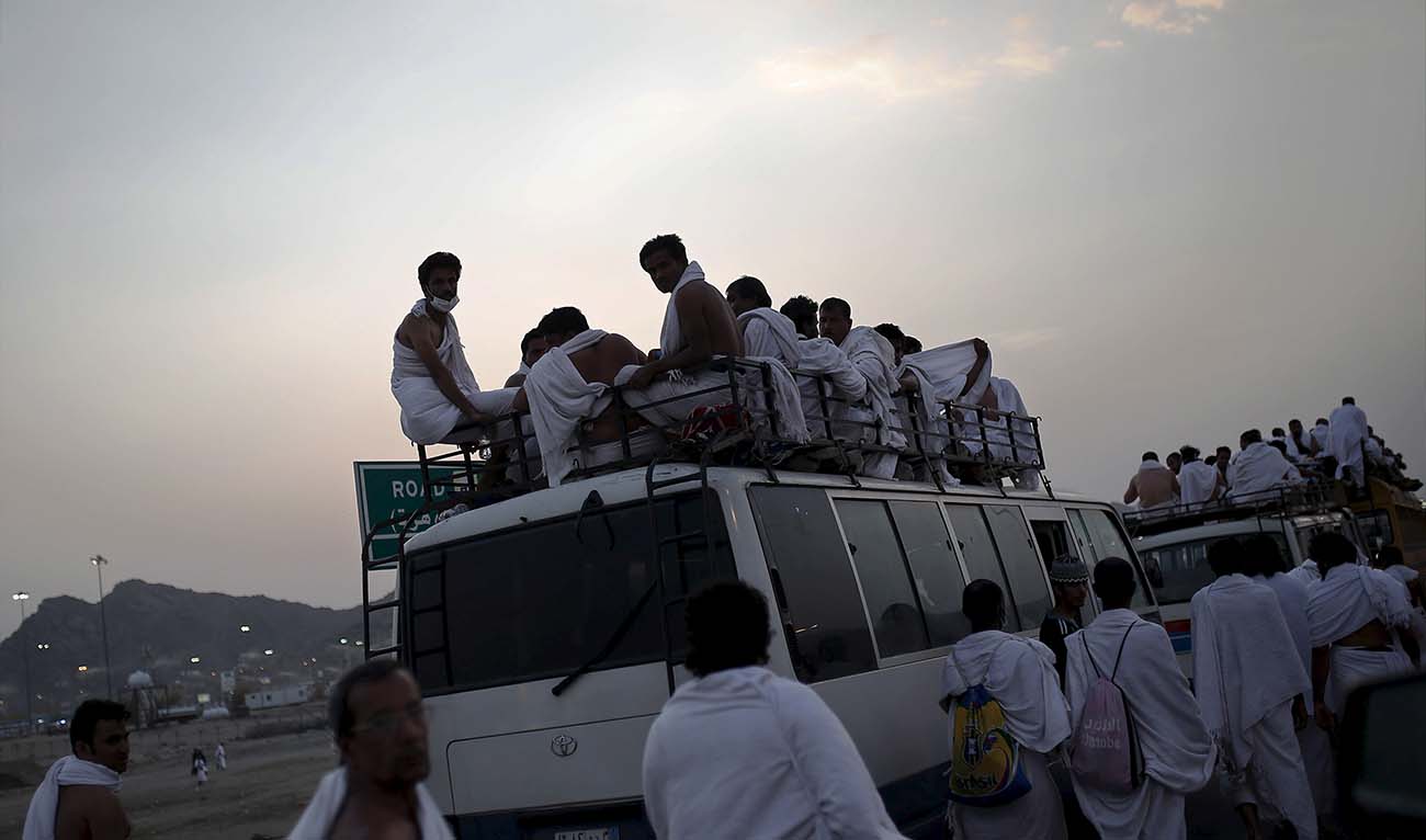 Muslim pilgrims travel on buses at Arafat during the annual haj pilgrimage, outside the holy city of Mecca September 23, 2015. Picture taken September 23, 2015. (REUTERS)