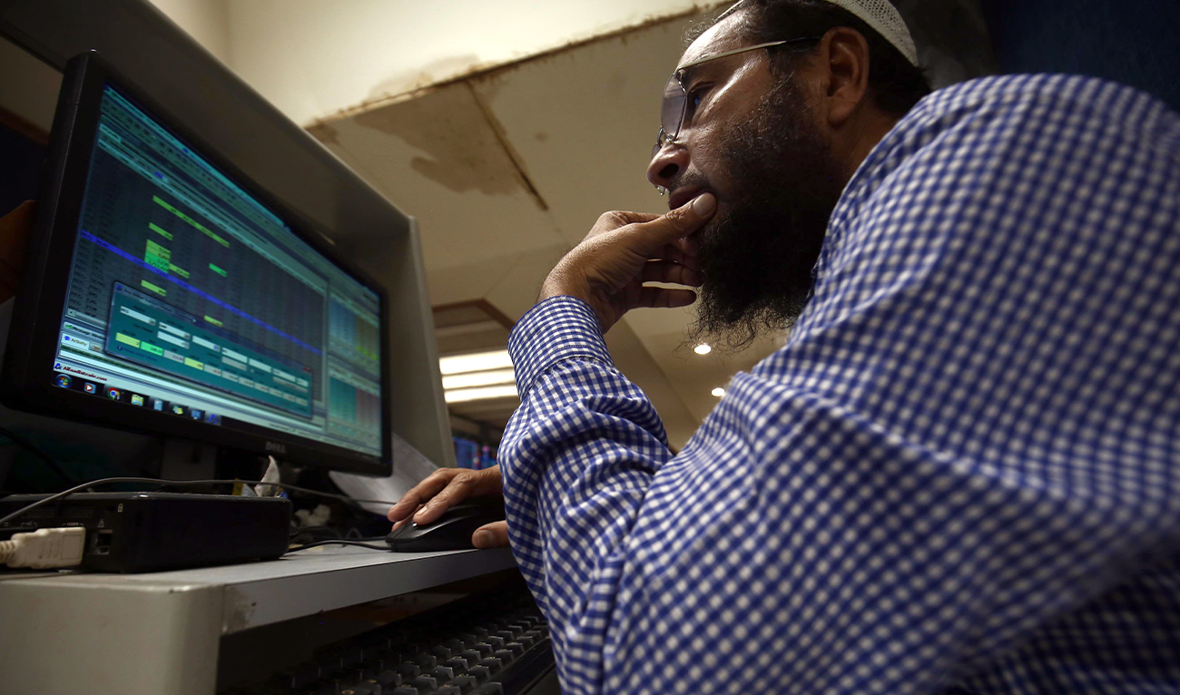 A trader monitors stock prices at the Pakistan Stock Exchange (PSX) in Karachi, Pakistan, 02 October 2025. (EPA/File)