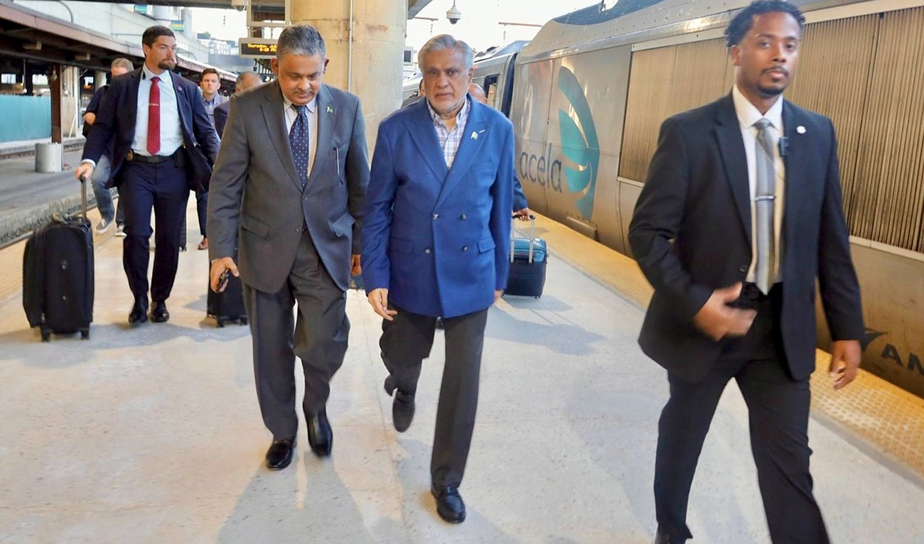 Pakistan’s Deputy Prime Minister and Foreign Minister Ishaq Dar (second right) arrives in Washington, D.C., US, on July 25, 2025. (MOFA/File)