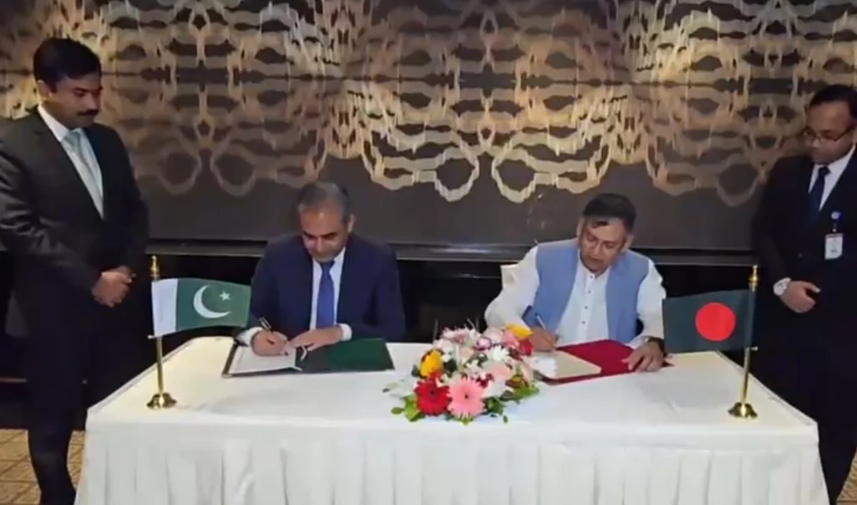 Pakistani Interior Minister Mohsin Naqvi signing MoUs during his meeting with his Bangladeshi counterpart Salahuddin Ahmed in Dhaka on May 9, 2026. (Interior Ministry)