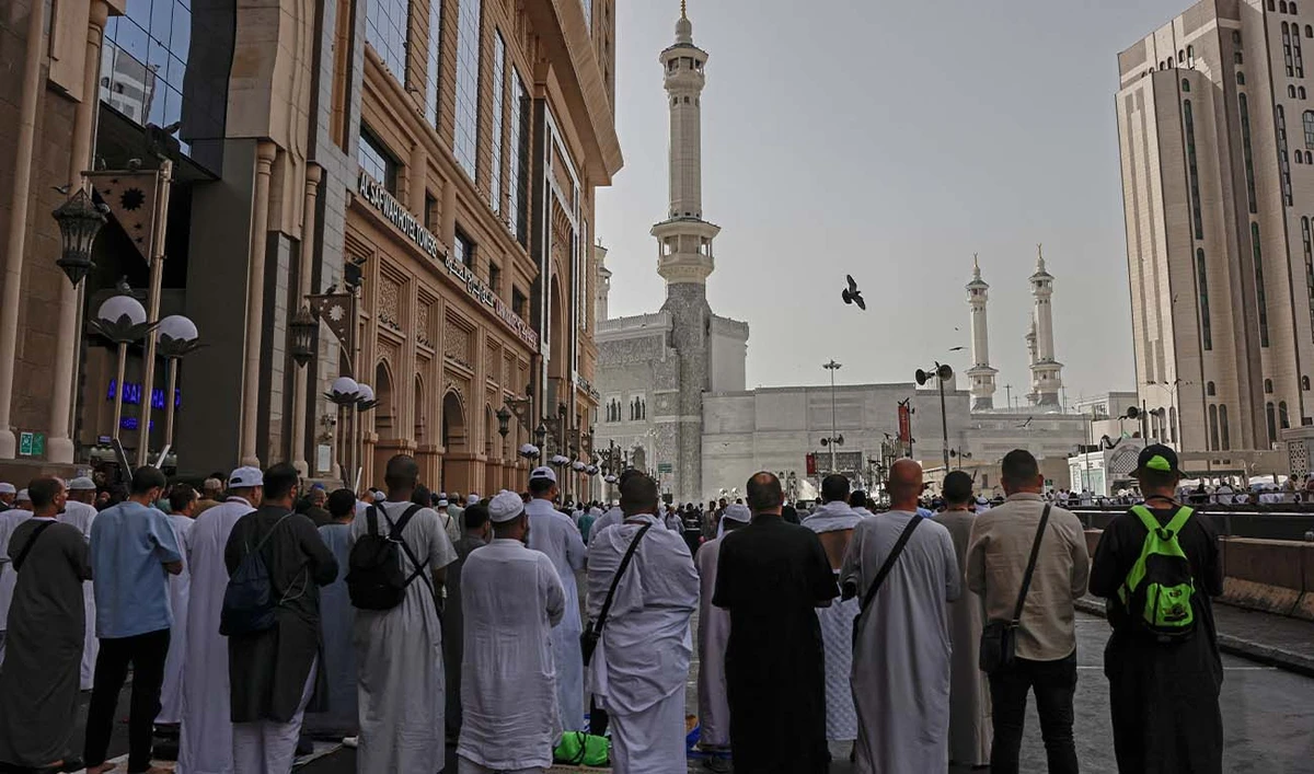 Muslim worshippers pray along a street near the Grand Mosque complex in the holy city of Mecca on May 24, 2026, ahead of the annual Hajj pilgrimage. (AFP)
