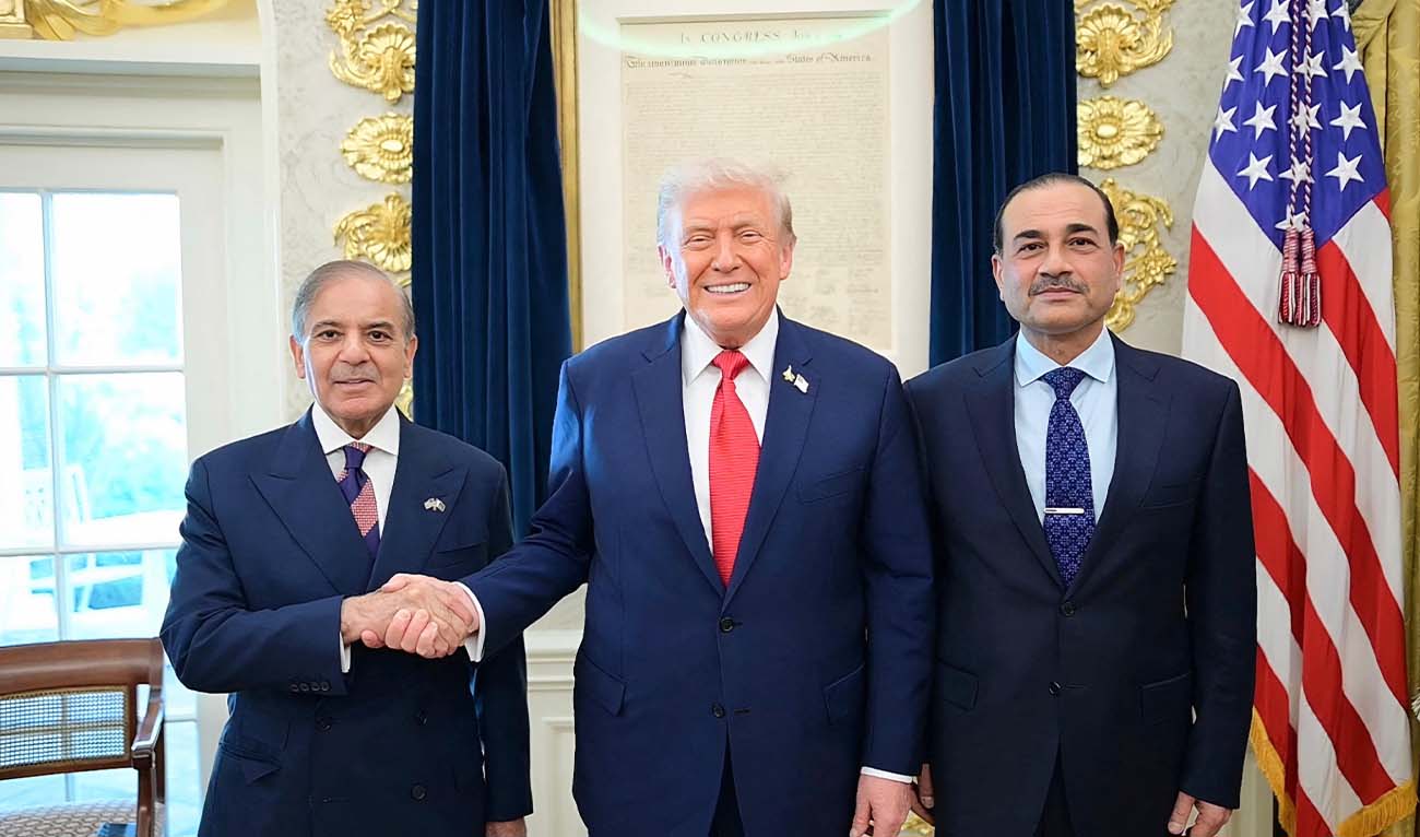 This handout photograph released by Pakistan's Prime Minister Office on September 26, 2025, shows Pakistan's Prime Minister Shehbaz Sharif (L), Army Chief and Field Marshal Syed Asim Munir (R) posing with US President Donald Trump (C) at the White House in Washington, DC. (AFP/ file)