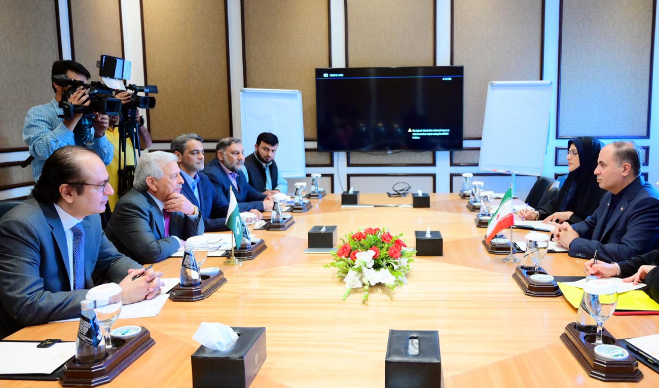 Pakistan’s Food Security Minister Rana Tanveer Hussain (second left) meeting Iran’s Agriculture Minister Gholamreza Nouri Ghezeljeh (right) on the sidelines of Iranian President Masoud Pezeshkian’s visit to Islamabad, Pakistan, on June 23, 2026. (PID)