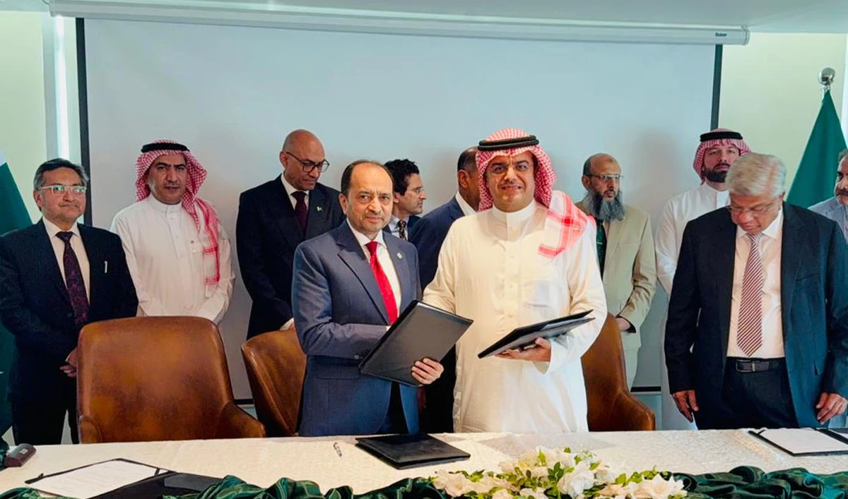 Officials from Pakistan and Saudi Arabia shake hands after signing an MoU to develop a maritime business district on Karachi Port Trust waterfront land in Islamabad on June 6, 2026. (Maritime Ministry)