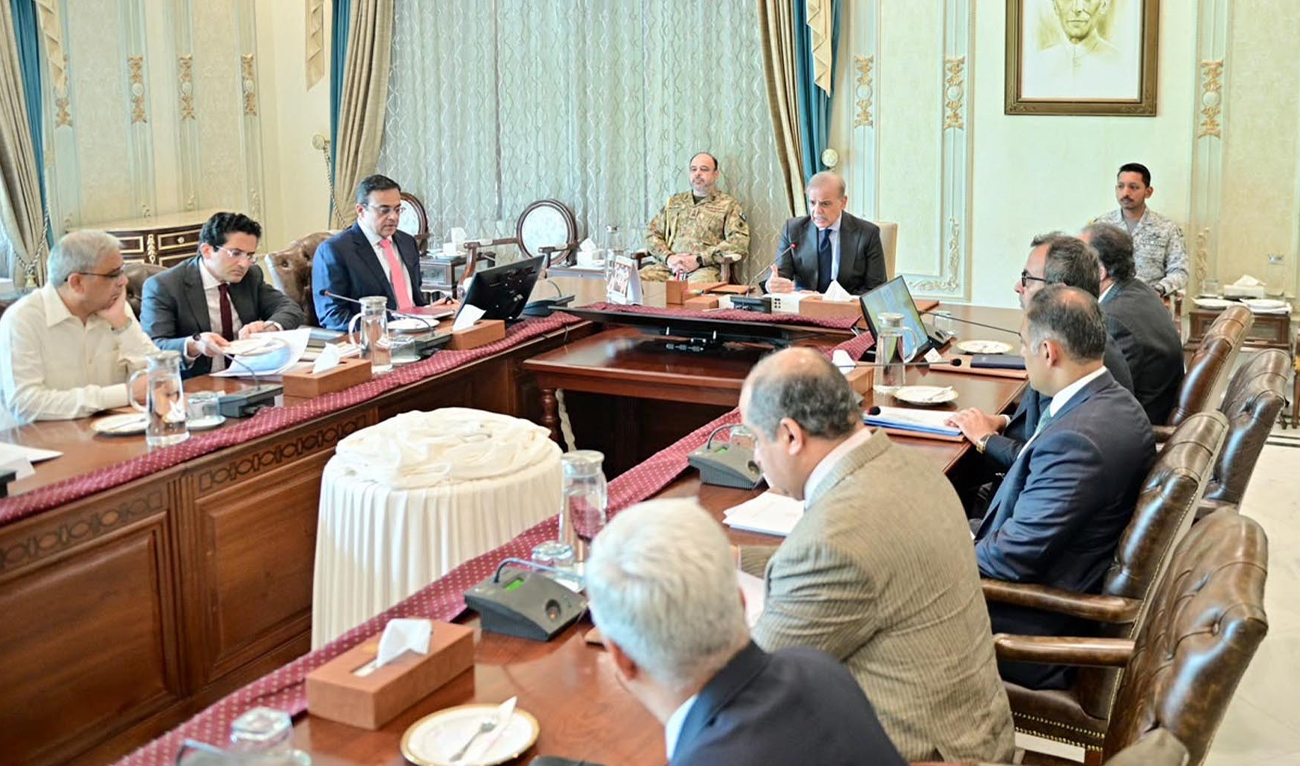 Prime Minister Shehbaz Sharif (center) chairs a meeting to review the impact of regional developments on country’s economy in Islamabad, Pakistan, on July 16, 2026. (PID)