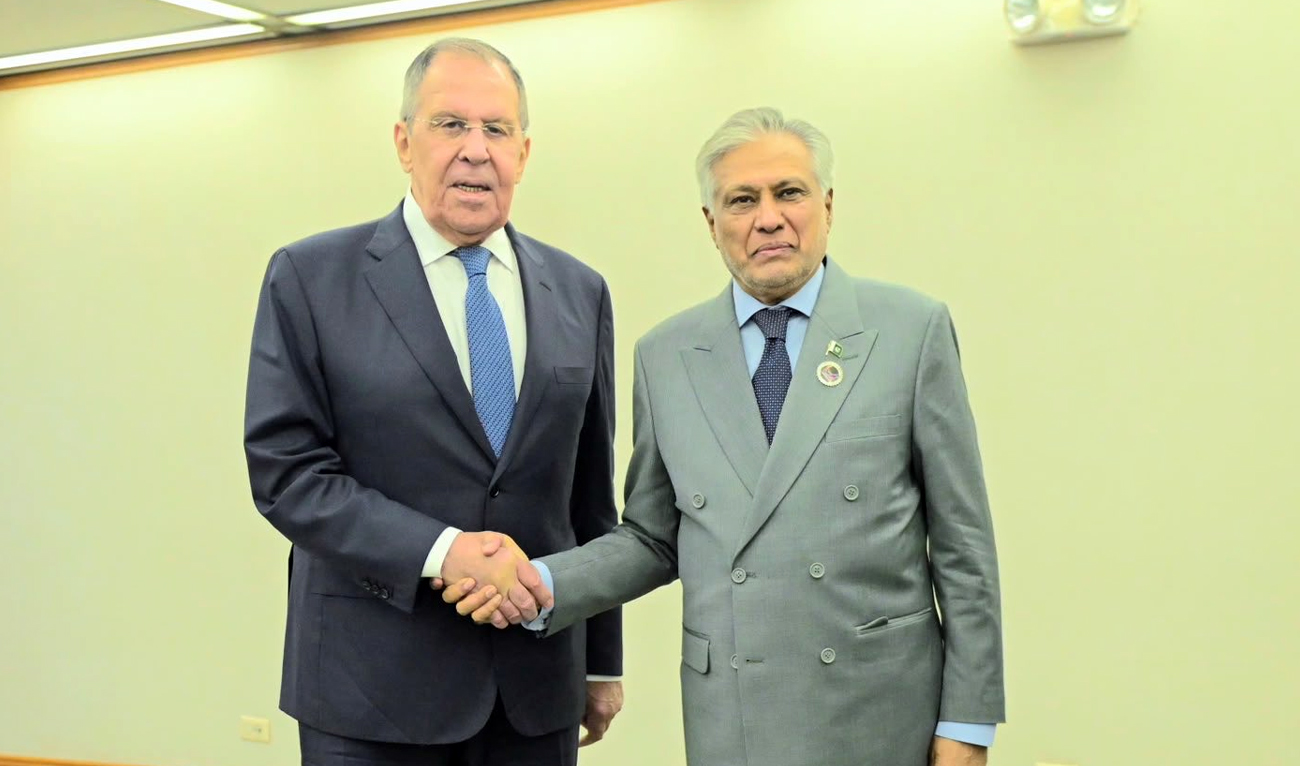 Pakistan’s Deputy Prime Minister and Foreign Minister Ishaq Dar shakes hands with Russian counterpart Sergey Lavrov (left) on the sidelines of the 33rd ASEAN Regional Forum (ARF) Ministerial Meeting in Manila, Philippines, on July 22, 2026. (MOFA)