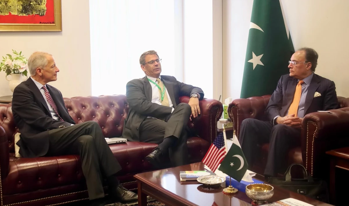 Pakistan Finance Minister Muhammad Aurangzeb (right) holds a meeting with a delegation of Honeywell Technologies led by Vice President and General Manager Barry Glickman (center), in Washington, DC, on July 20, 2026. (Finance Ministry)
