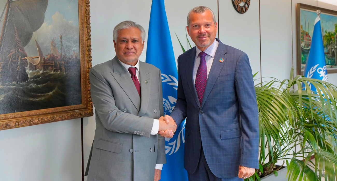 Deputy Prime Minister of Pakistan and Foreign Minister, Ishaq Dar (left) shaking hands with Arsenio Dominguez, the secretary-general of the International Maritime Organization in London, UK on August 24, 2026. (Ministry of Foreign Affairs)