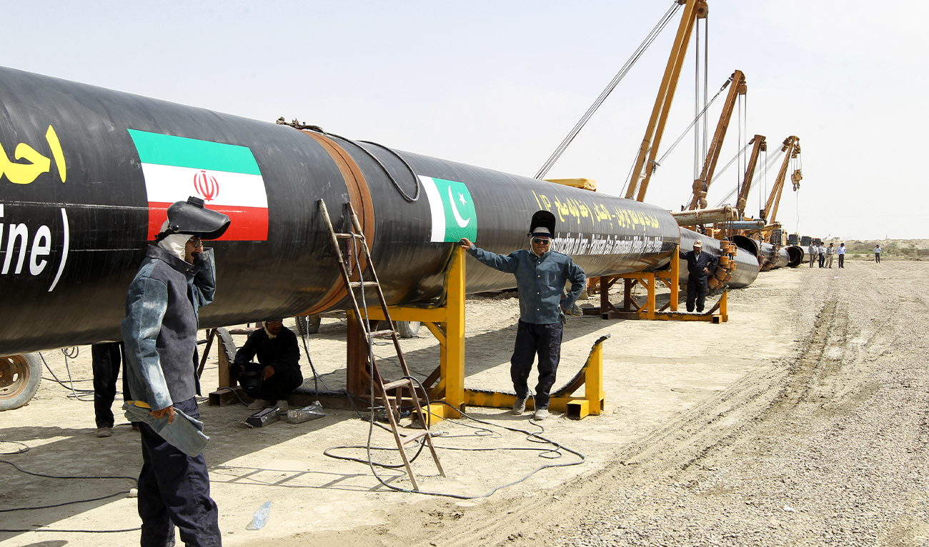 Iranians work on a section of a pipeline linking Iran and Pakistan after the project was launched during a ceremony in the Iranian border city of Chah Bahar on March 11, 2013. (AFP/ file)