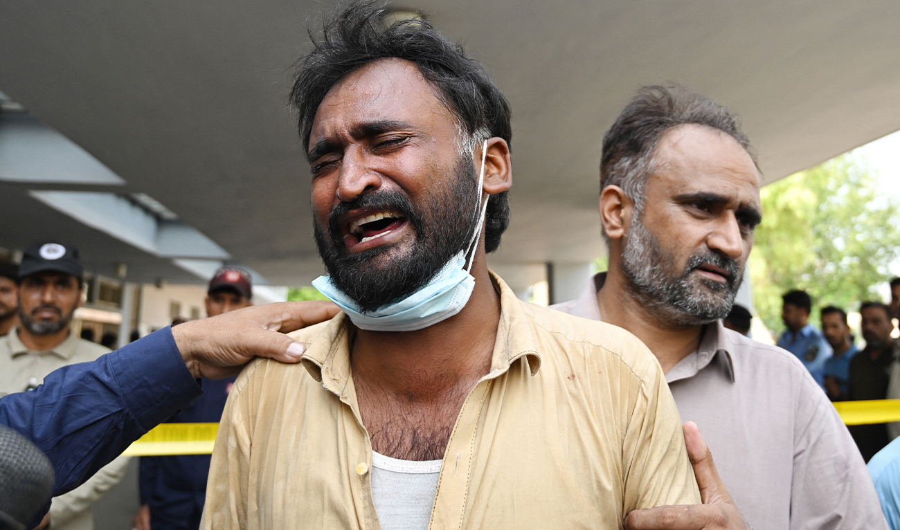 A father reacts after the death of his child following a fire incident outside the Mother and Child Health (MCH) ward at the Pakistan Institute of Medical Sciences (PIMS) Hospital in Islamabad on August 26, 2026. (AFP)