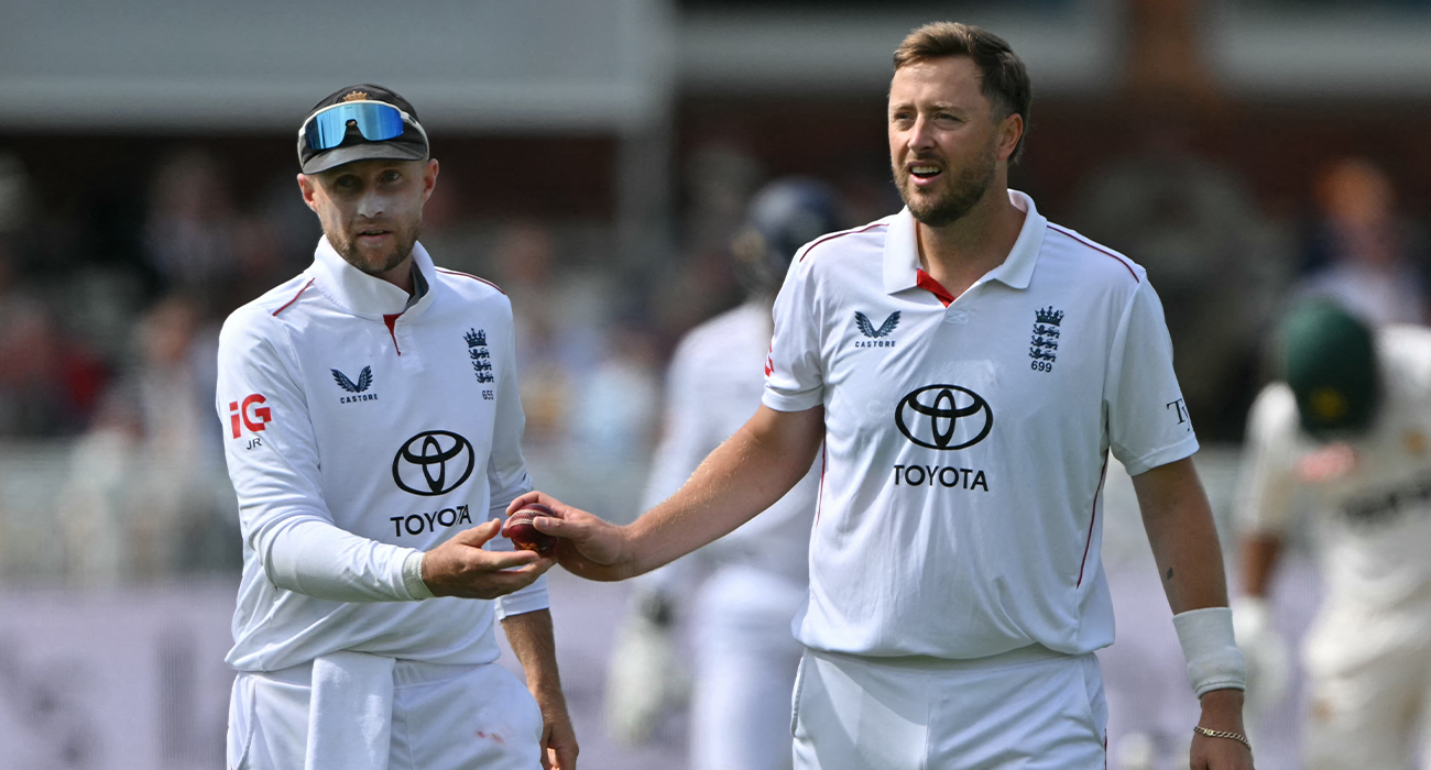 England's Joe Root and England's Ollie Robinson in the field on day four of the second test match between England and Pakistan at Lord's cricket ground in London on August 30, 2026. (AFP)