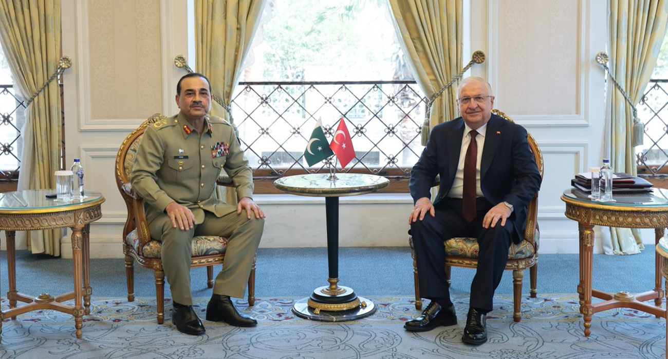 Pakistan’s Chief of Defense Forces (CDF) Field Marshal Syed Asim Munir (left) meeting Turkiye’s Defense Minister Yaşar Güler in Istanbul, Turkiye, on August 31, 2026. (@tcsavunma/X)