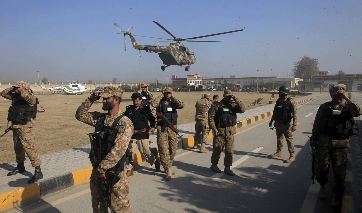 Soldiers holds their caps as a helicopter flies past during an operation, after a militant attack at Bacha Khan University in Charsadda, Pakistan, January 20, 2016. (Reuters/File)