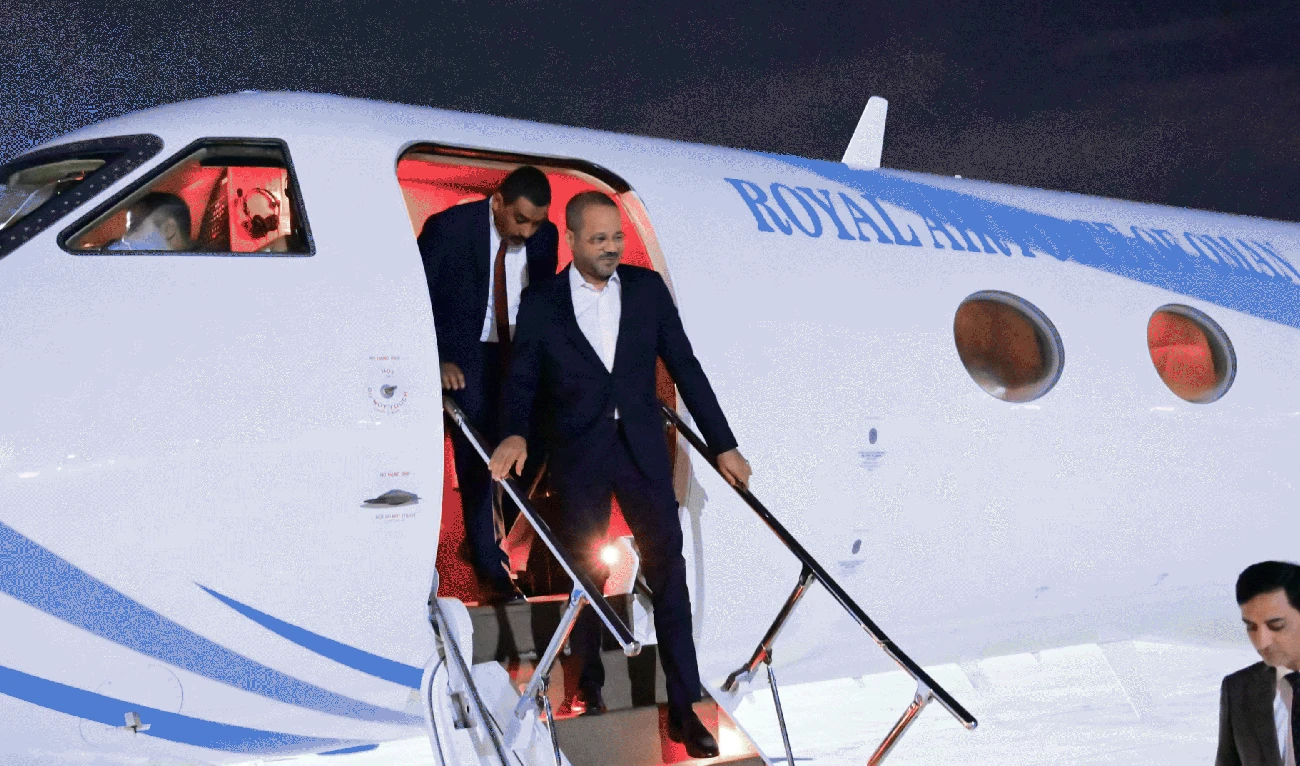 Omani Foreign Minister Sayyid Badr Albusaidi disembarks from his plane after arriving in Islamabad, Pakistan, on October 13, 2026 (FO/x)