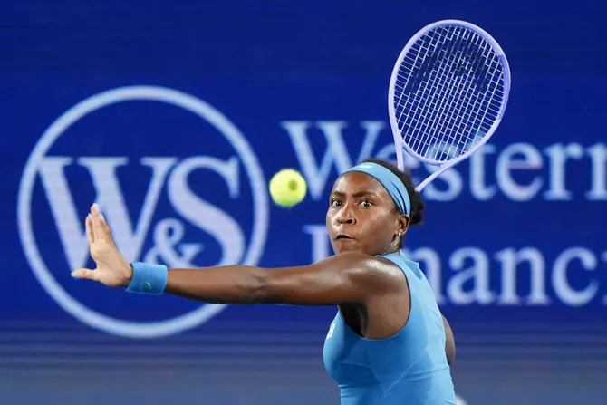 Coco Gauff plays a forehand during the match against Sara Bejlek of Czechia during day 12 of the Cincinnati Open on August 22, 2026 in Mason, Ohio. (Getty Images via AFP)
