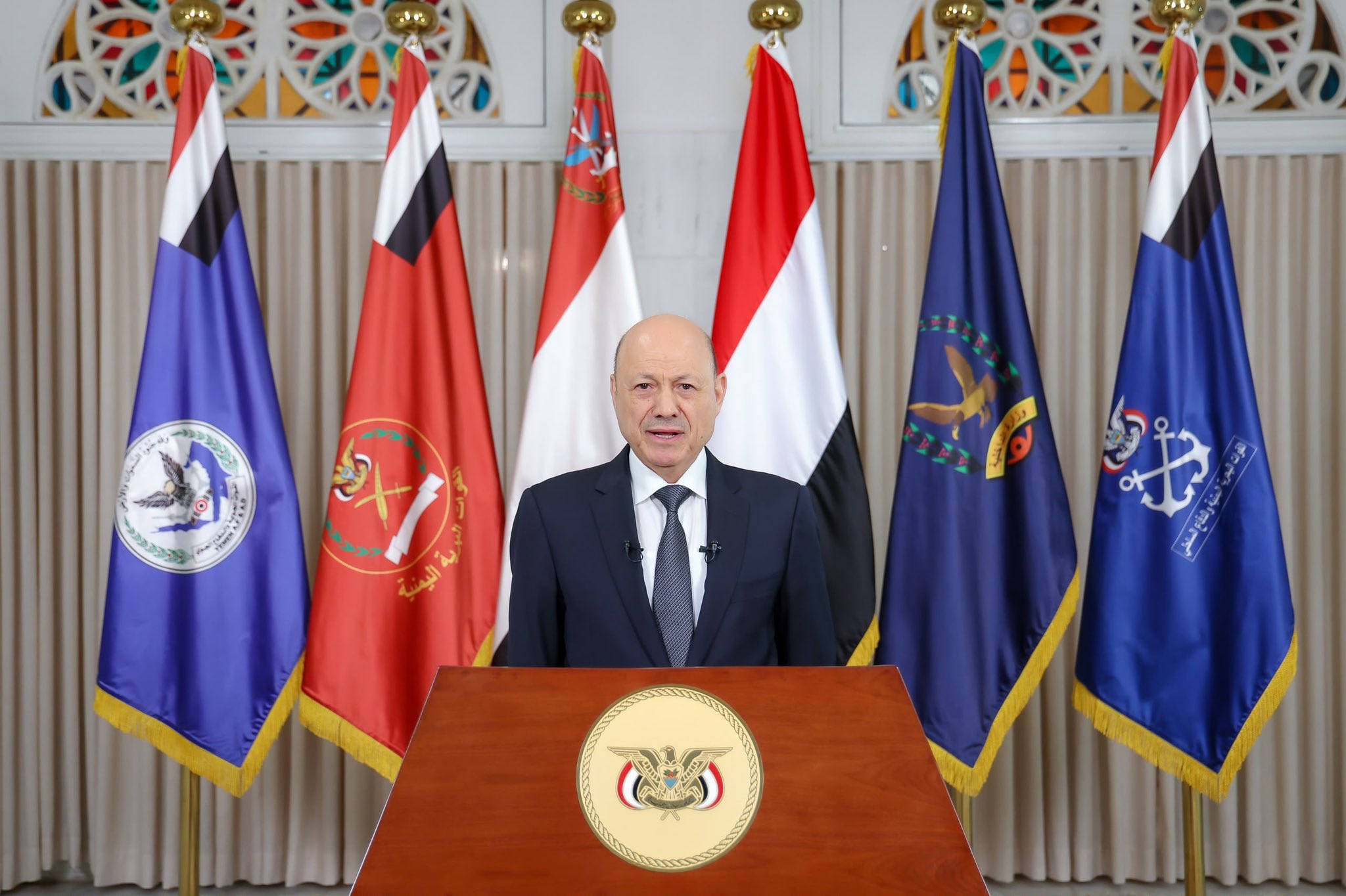 العليمي: هدفنا استعادة مؤسسات الدولة وبسط سيادتها وصولًا إلى صنعاء