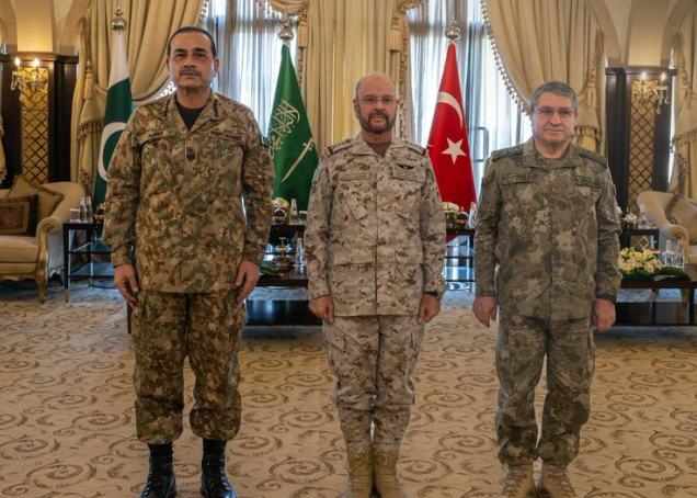 رؤساء أركان السعودية وباكستان وتركيا يؤكدون التزامهم بالدفاع الجماعي