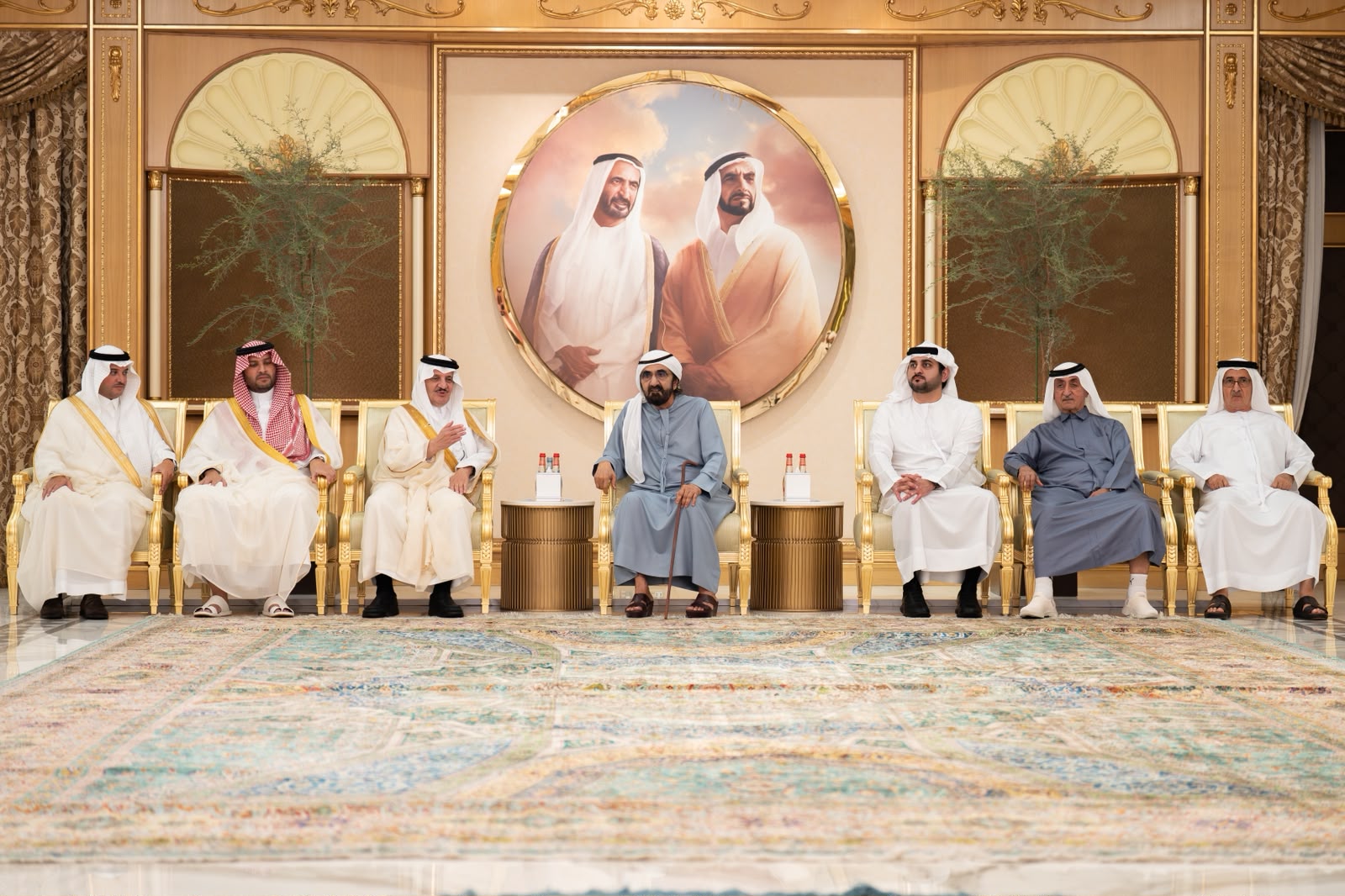 أمير الشرقية ينقل تعازي القيادة في وفاة الشيخ أحمد آل مكتوم