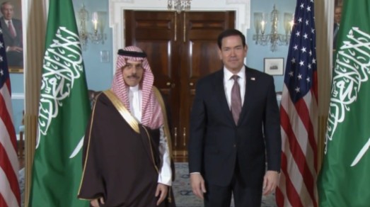 وزير الخارجية يلتقي نظيره الأمريكي