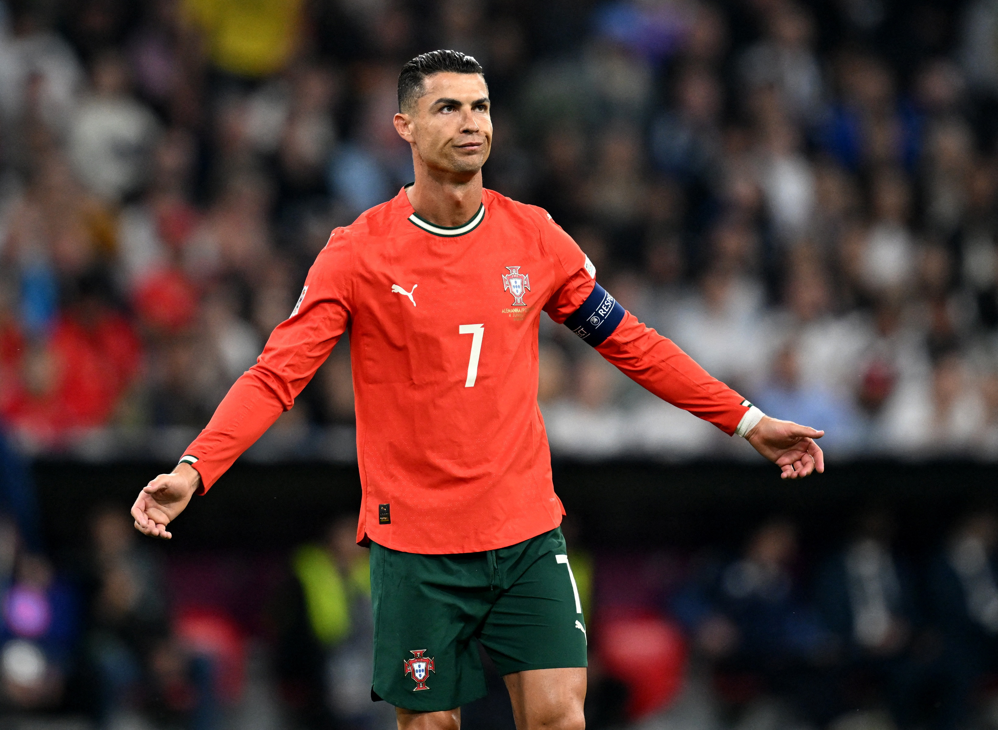 هل يرحل رونالدو عن منتخب البرتغال؟.. الجماهير تحسم موقفها
