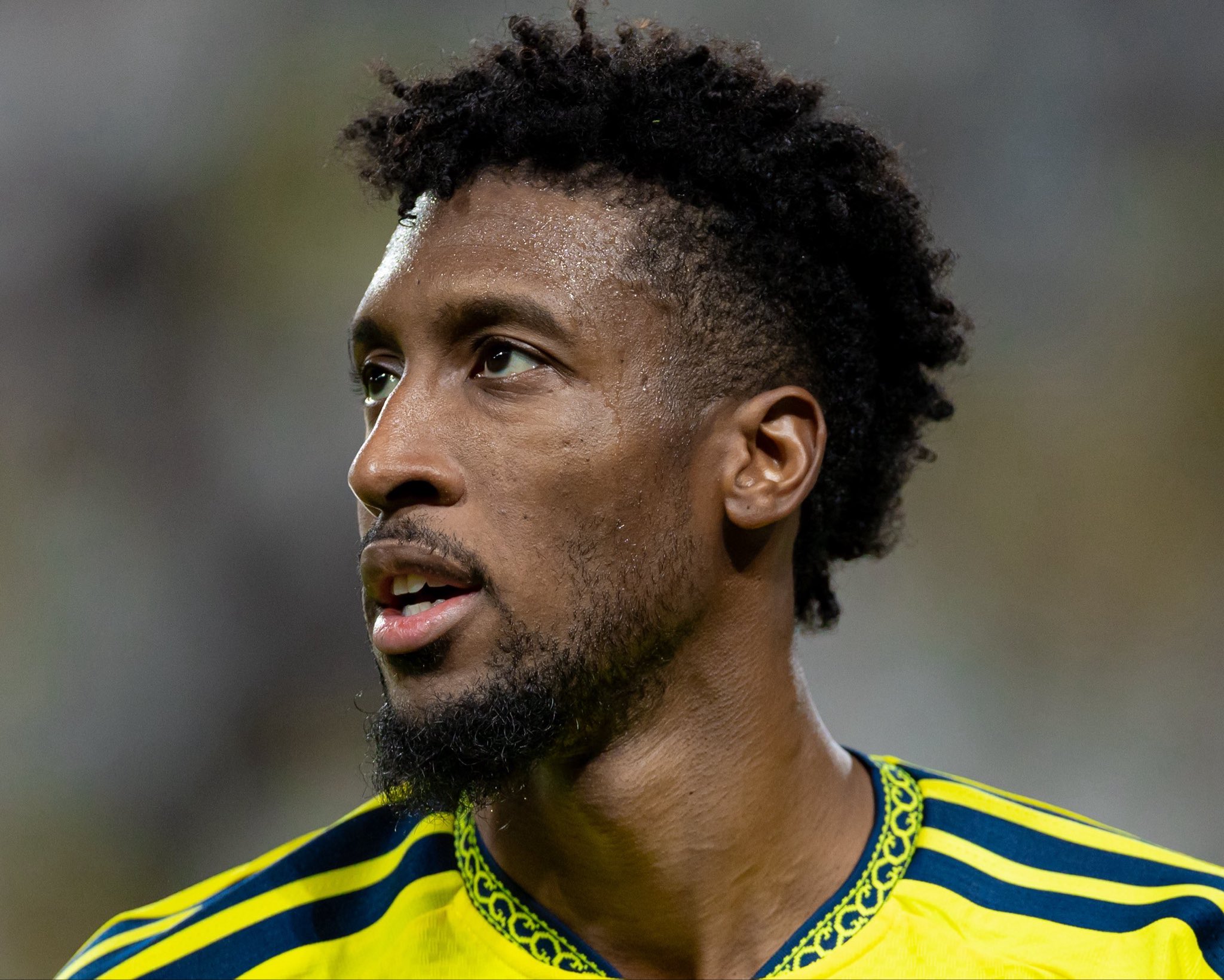 إصابة كومان تُجبر النصر على إجراء تبديل مبكر أمام نيفتشي