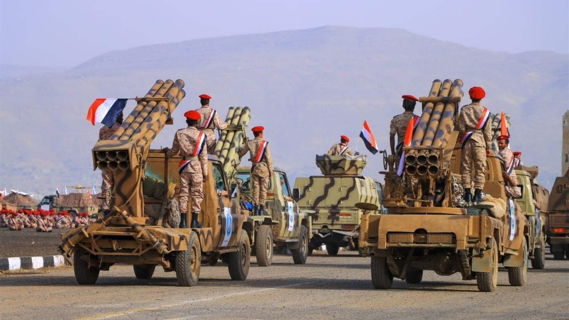 لقطات توثق اقتحام القوات المسلحة اليمنية تحصينات الحوثيين