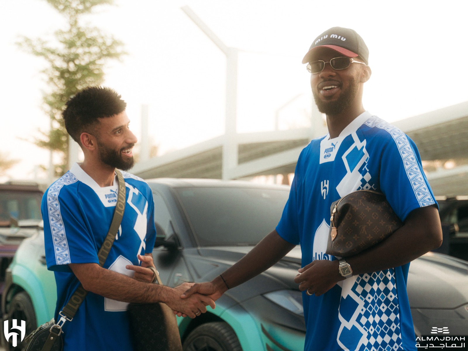 لاعبو الهلال يستعدون للحزم بقميص التأسيس