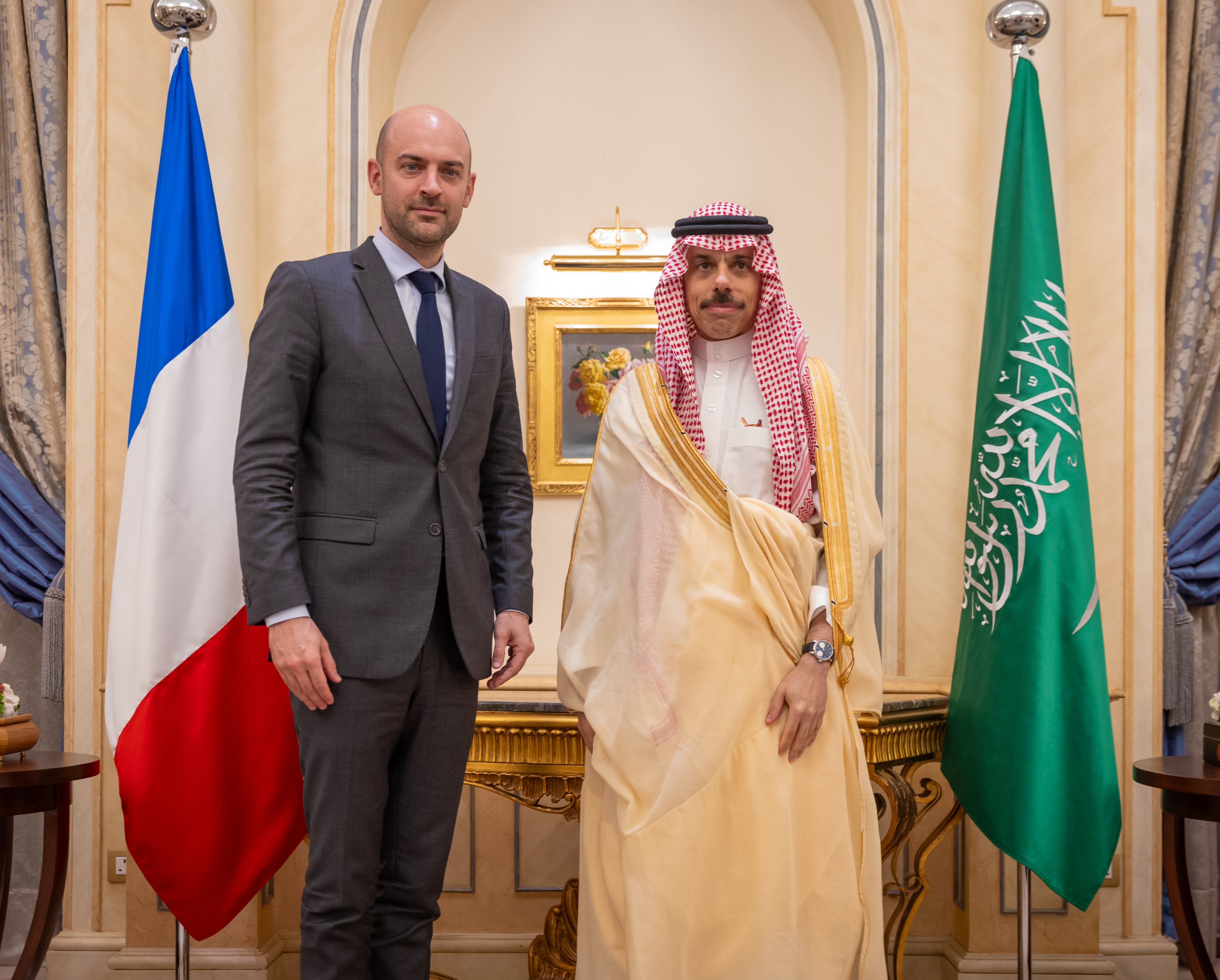 بن فرحان وبارو يبحثان الشراكة السعودية الفرنسية والتطورات الإقليمية