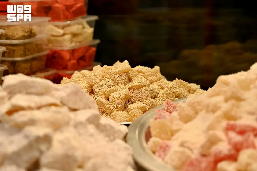 المشبك والحلقوم.. حكاية حلوى متوارثة بجازان