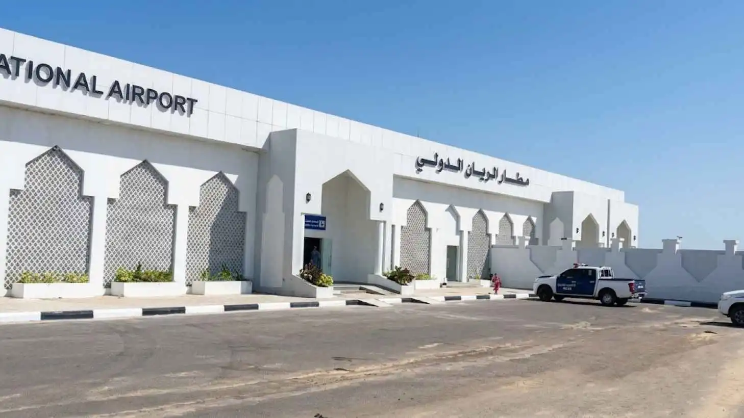 ميليشيا الحوثي تستهدف قاعدة عسكرية في مطار المُكلا